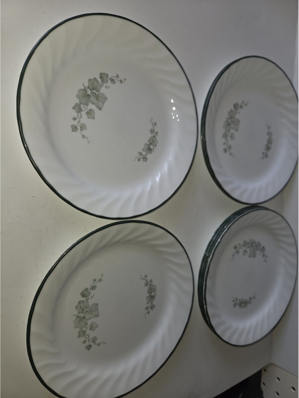 Corelle Callaway Ivy Set of 8 Bread Dessert Plates 7 1/4" Swirl SE2